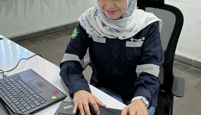 Perempuan Muda Ini Tembus Batas Dunia Metalurgi