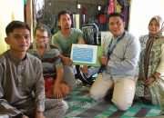 Warga Teluk Radang Dibantu Kursi Roda