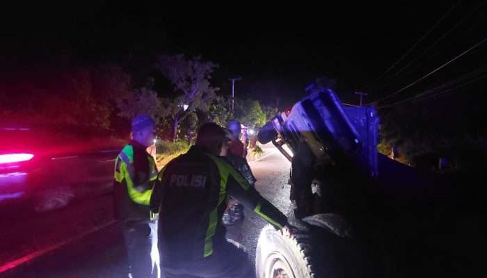 Polantas Atur Lalu Lintas Usai Terjadi Kecelakaan