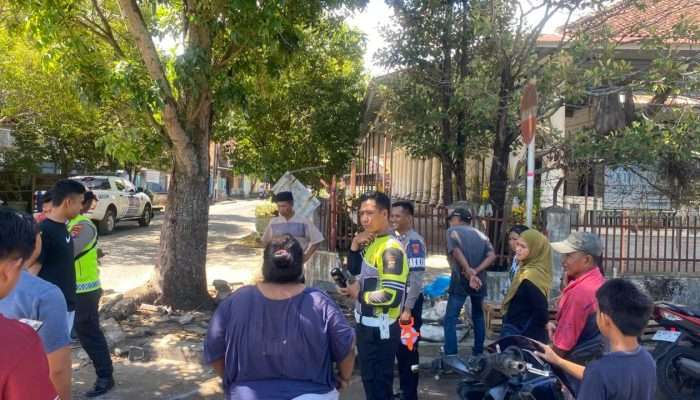Diduga Pedal Gas Tersangkut Sandal