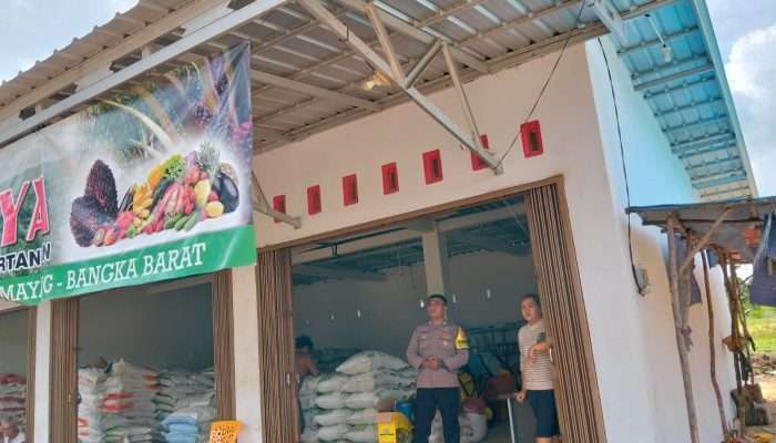Polisi Awasi Penjual dan Pembeli Cuka Karet