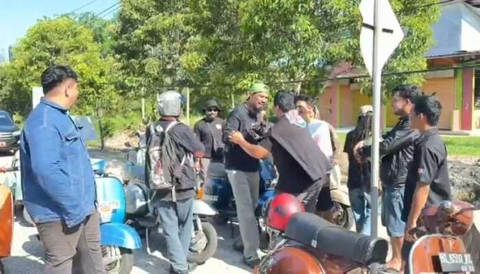 Zainul Arifin Dilepas Haru oleh Komunitas Vespa
