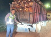 Bahaya Berkendara Terlalu Dekat dengan Truk