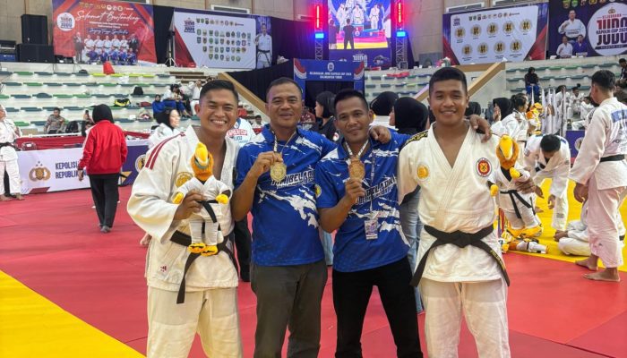 Sabet Medali Emas dan Perak