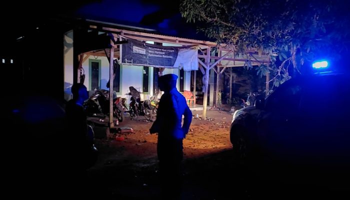 Dini Hari Bantu Evakuasi Kendaraan Mogok