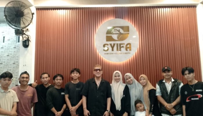 Andra Bagindas Nikmati Makan Malam di Syifa Resto