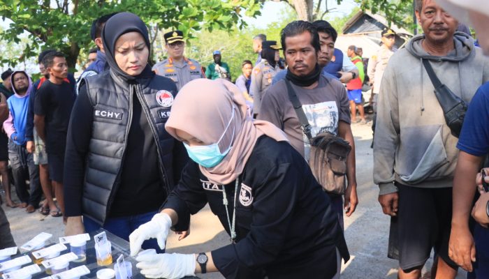 Polisi Razia Narkoba di Pantai Tanjung Bunga