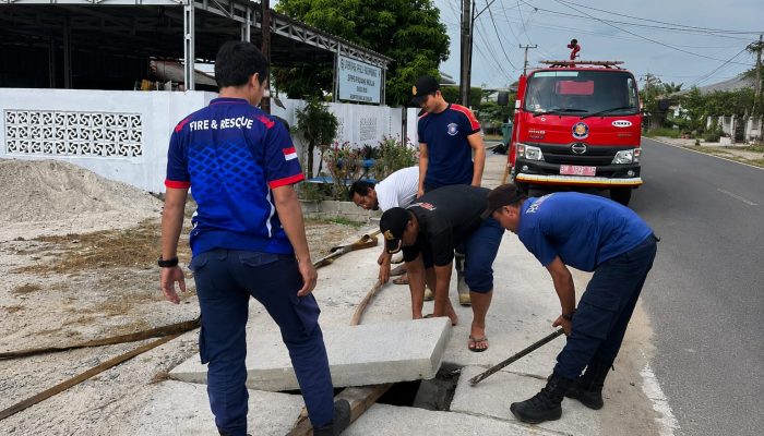 SPPG Padang Mulia dan Damkar Kompak Jaga Kebersihan Lingkungan
