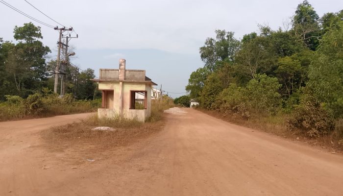 Musim Hujan Becek, Kemarau Berdebu