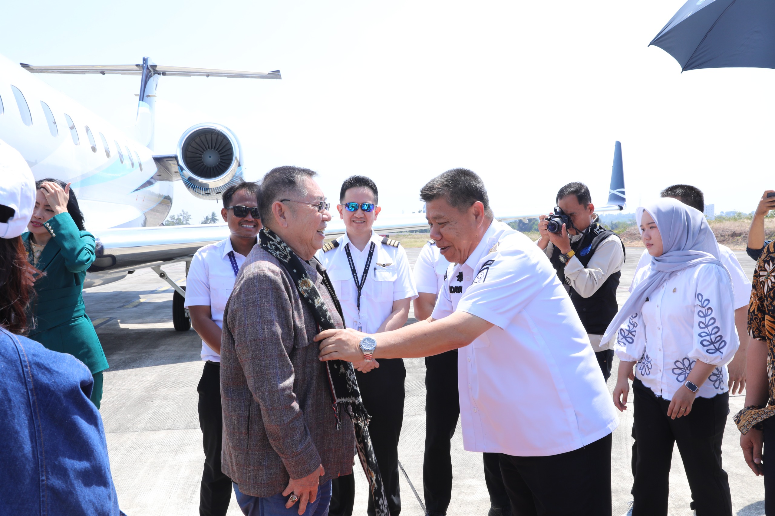 Gubernur Sambut Kedatangan Jerry Hermawan Lo