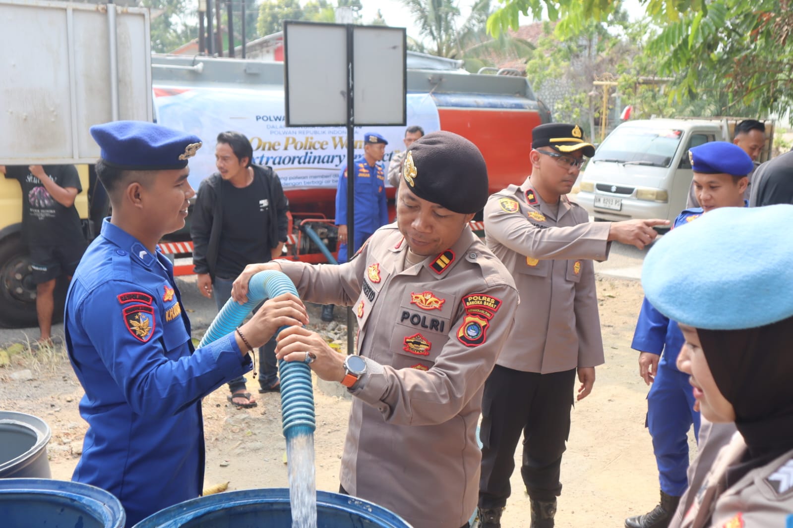 Salurkan Air Bersih untuk Warga Desa Belo